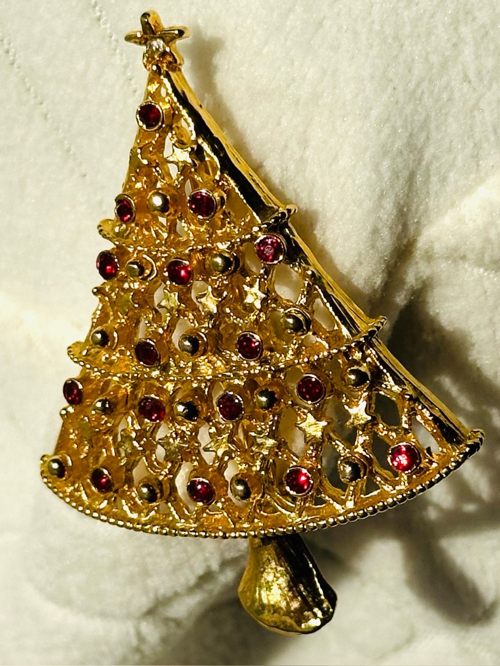 90s VTG Christmas Tree Pin / Brooch Rhinestone & Simulated Ruby Holiday Festive